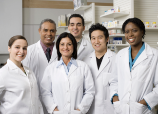 New Generation Lab: un dialogo tra diverse generazioni per disegnare la farmacia di domani Generazioni di farmacisti a confronto per il futuro della farmacia