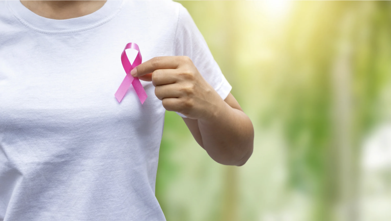 Tumore al seno, gli screening crescono ma restano disuguaglianze territoriali: cosa può fare la farmacia?