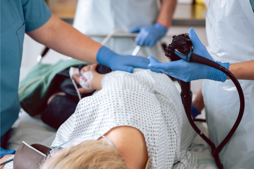 La colonscopia è tra gli esami preventivi a cui sottoporsi così da battere sul tempo l’evoluzione di un polipo benigno verso la malignità, qualora venga trascurato