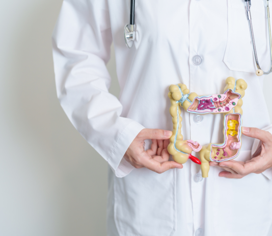 In Sicilia la farmacia accelera su screening e prevenzione contro il tumore del colon-retto Le farmacie in Sicilia avranno un ruolo attivo nell’arruolamento dei cittadini per incrementare i tassi di partecipazione, fermi al 18% nel 2025.