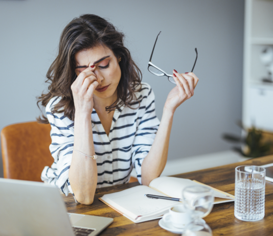 Anche la farmacia va in burnout: cause e rimedi per la salute dietro al banco Burnout in farmacia