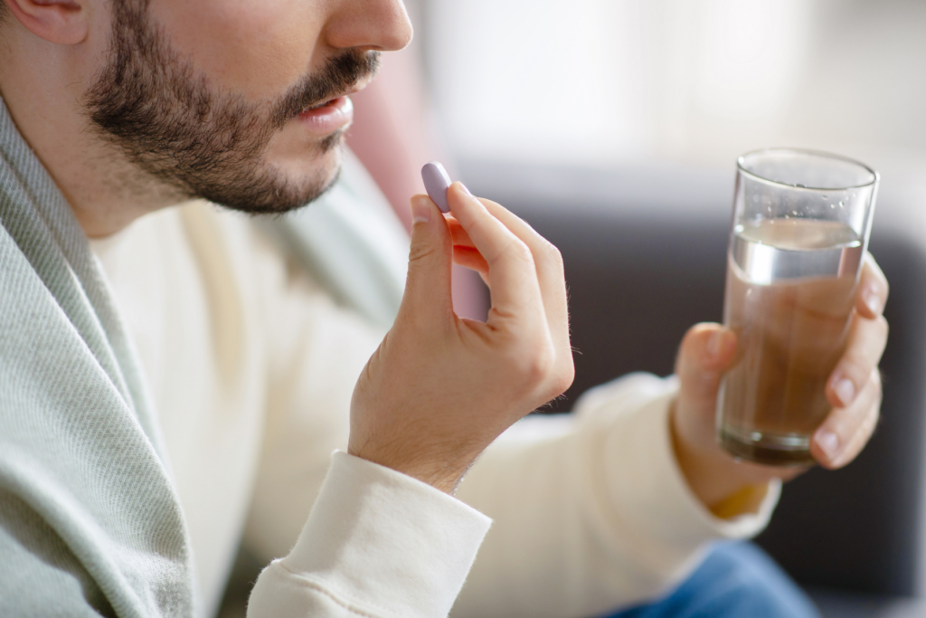 1 compressa su 3 viene tritata o spezzata e circa la metà delle capsule viene aperta e mescolata a cibi e bevande, per facilitare la deglutizione nei pazienti con difficoltà a ingoiare.