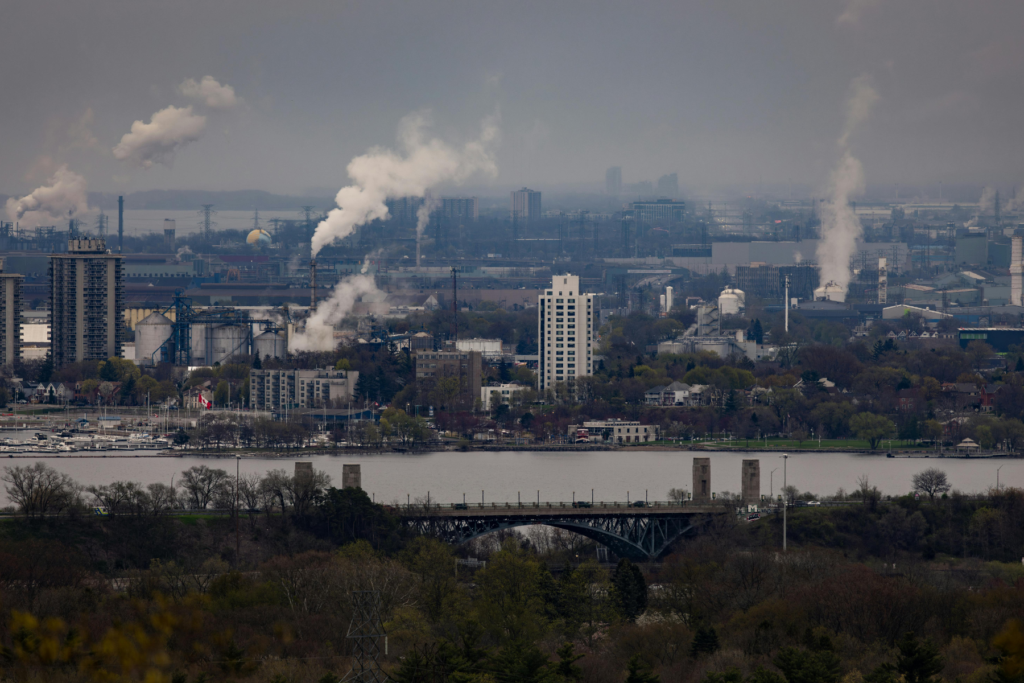 L’inquinamento atmosferico a cui si fa riferimento oggi è soprattutto quello derivante dall’attività umana: traffico veicolare, riscaldamento domestico e attività industriali