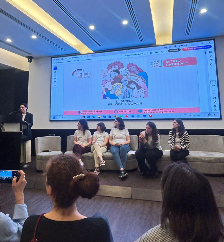 Enza Perna, presidente dell'Associazione Mamme in Pma, insieme ad altre volontarie professioniste