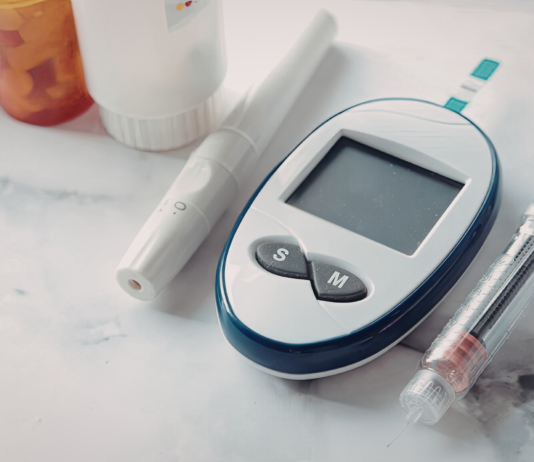 Dispositivi in farmacia, il caso Sardegna riaccende i riflettori sulle tariffe “antiche” La richiesta di un contributo extra in una farmacia in Sardegna riaccende i riflettori sul tema dei rimborsi attuali, spesso insufficienti a coprire i costi di produzione e acquisto dei presidi moderni