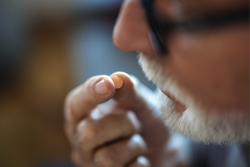 I farmaci oppiacei sono da assumersi sotto stretto controllo medico per gli effetti collaterali correlati, e impiegati solo in contesti di dolore severo