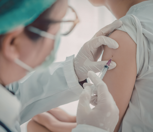 Ora il vaccino antinfluenzale funziona anche come prevenzione cardiologica: il nuovo studio La vaccinazione antinfluenzale si conferma una vera e propria strategia di prevenzione cardiologica.