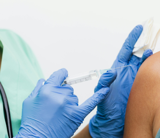 Vaccinazioni per l’estero: la Francia conferma la farmacia come primo presidio d’accesso Vaccinazioni per l'estero: la Francia conferma la farmacia come primo presidio d'accesso