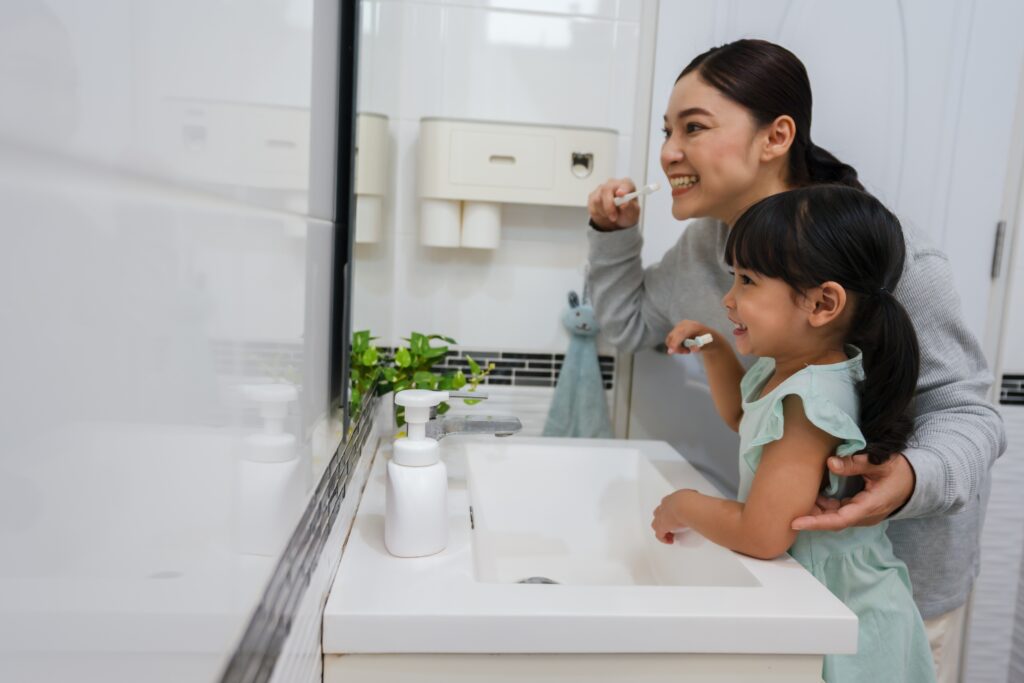 Coinvolgere i più piccoli nelle decisioni sula propria salute orale significa dare loro un piccolo mattoncino con cui costruire la propria identità: le nostre scelte, specie quelle di salute, dicono chi siamo.