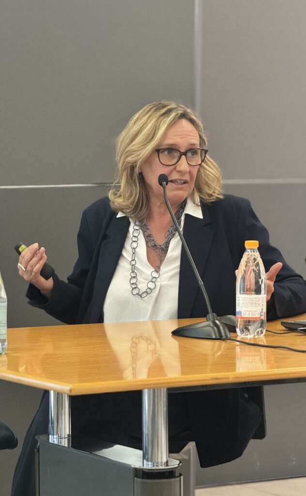 Elena Salvi ha raccontato che le attività di sensibilizzazione sono considerate molto utili e apprezzate tanto dai farmacisti quanto dagli utenti.