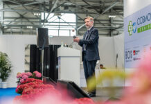 IA in farmacia, come impiegarla con successo: la lezione di Alec Ross a Cosmofarma 2026 IA in farmacia, come impiegarla con successo: la lezione di Alec Ross a Cosmofarma 2026