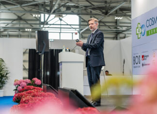 IA in farmacia, come impiegarla con successo: la lezione di Alec Ross a Cosmofarma 2026 IA in farmacia, come impiegarla con successo: la lezione di Alec Ross a Cosmofarma 2026