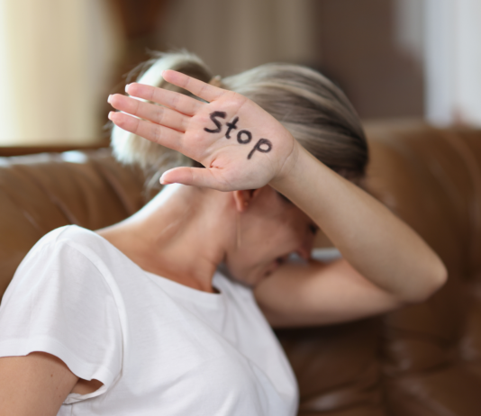 Via al Progetto Mimosa: le farmacie lombarde in prima linea contro la violenza di genere Via al Progetto Mimosa: le farmacie lombarde in prima linea contro la violenza di genere