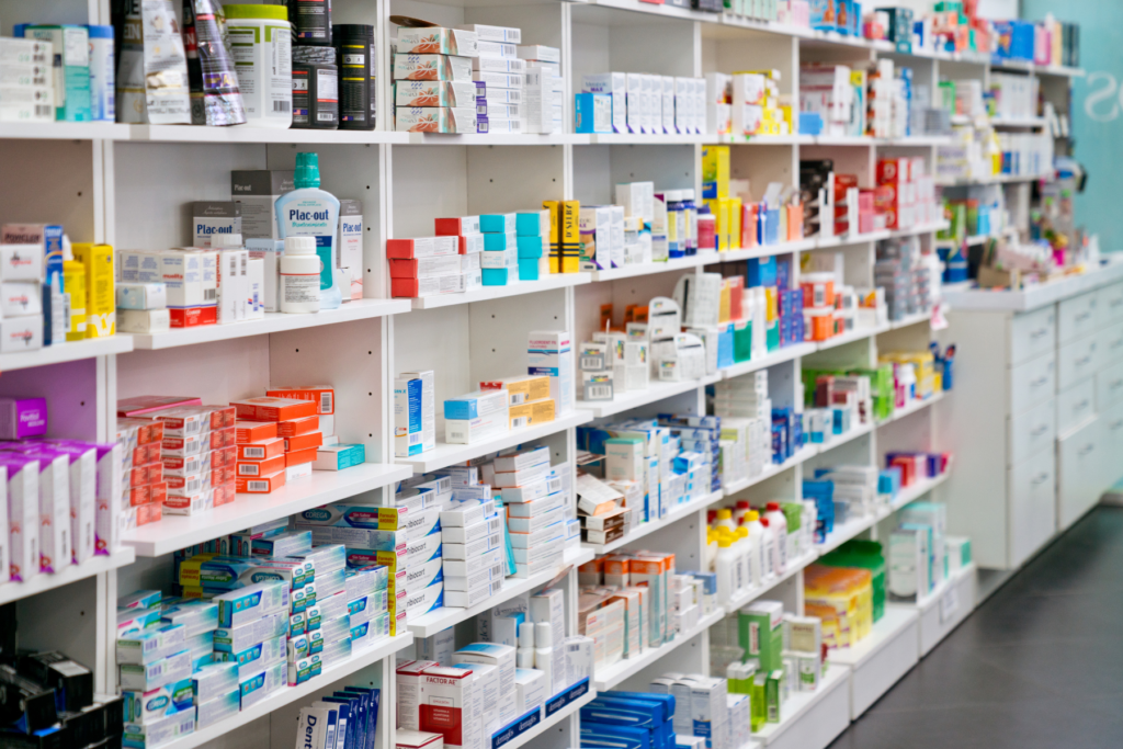 Nei primi 10 mesi del 2025, la spesa farmaceutica totale, riferita a acquisiti diretti più convenzionata, si è attestata a 21 miliardi e 27 milioni di euro, con uno scostamento dal tetto programmato pari a 3,77 miliardi di euro, segnando una crescita di 1,36 miliardi, pari a +6,9% rispetto al 2024.