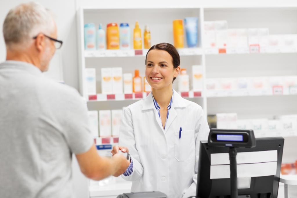 Pe Silvia Monti la farmacia di domani dovrà essere un luogo in cui la persona non si reca per soddisfare un bisogno immediato di salute ma come un punto di riferimento cui la persona, in salute, si rivolge per stare sempre meglio, per preservare e prolungare il proprio stato di benessere