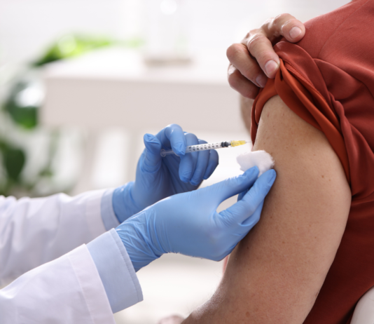Informazione, vaccini e prossimità: il nuovo ruolo della farmacia nella tutela dei fragili Dall'informazione alla somministrazione: il nuovo ruolo della farmacia nella tutela dei fragili