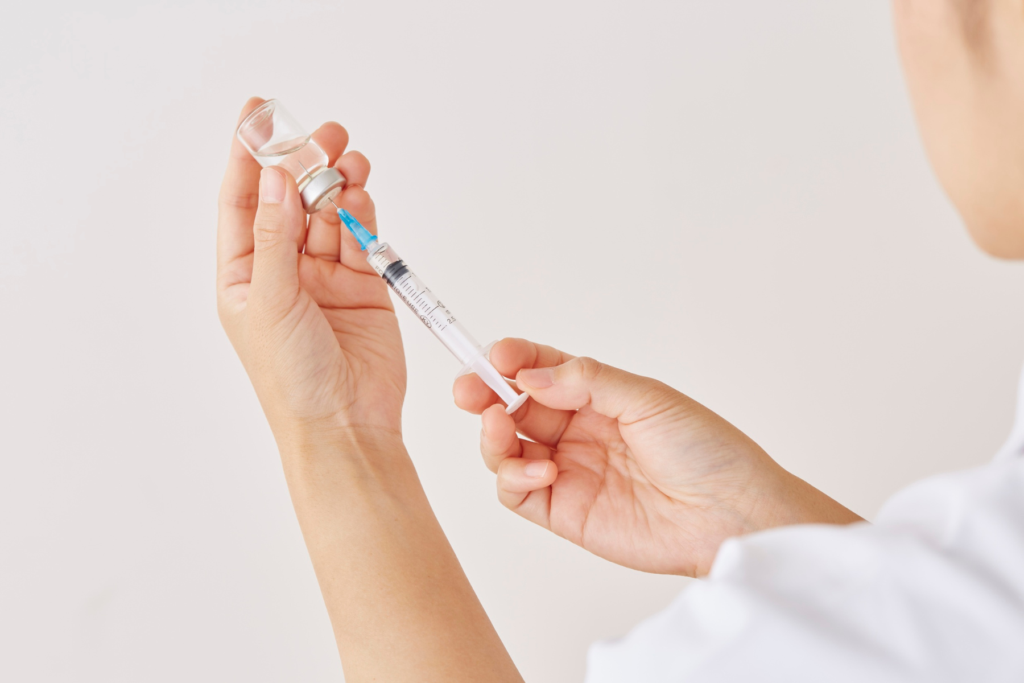 Sugli oltre 20 mila presidi aperti al pubblico, capillarizzati a livello nazionale, circa 5 mila sono già attivi nella pratica vaccinale