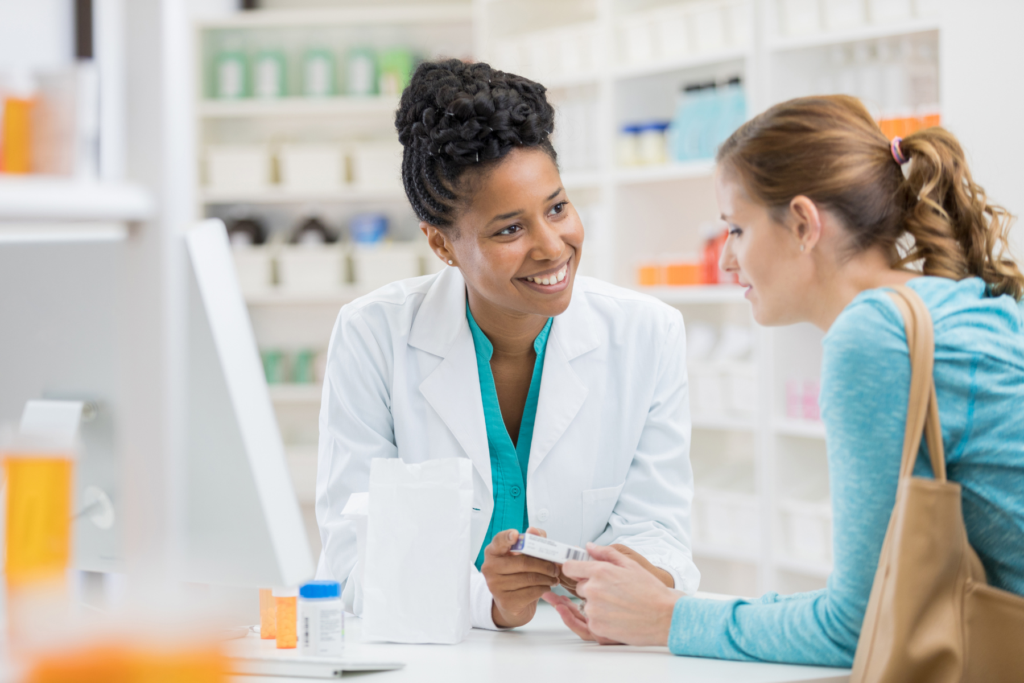 Il compito del farmacista non è quello di sostituirsi al medico e quindi alla diagnosi ma fare un triage scientifico per distinguere una sintomatologia che potenzialmente risulta essere compatibile con l'intolleranza piuttosto che dei segnali d'allarme che richiedono l'invio al MMG o allo specialista.