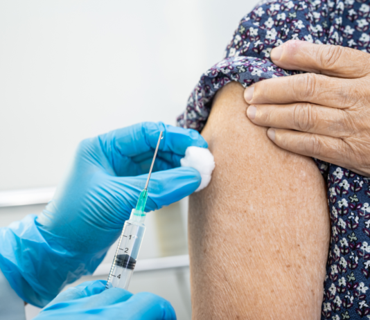 Prevenzione vaccinale degli anziani: un investimento strutturale che valorizza il ruolo della farmacia Prevenzione vaccinale degli anziani: un investimento strutturale che valorizza il ruolo della farmacia
