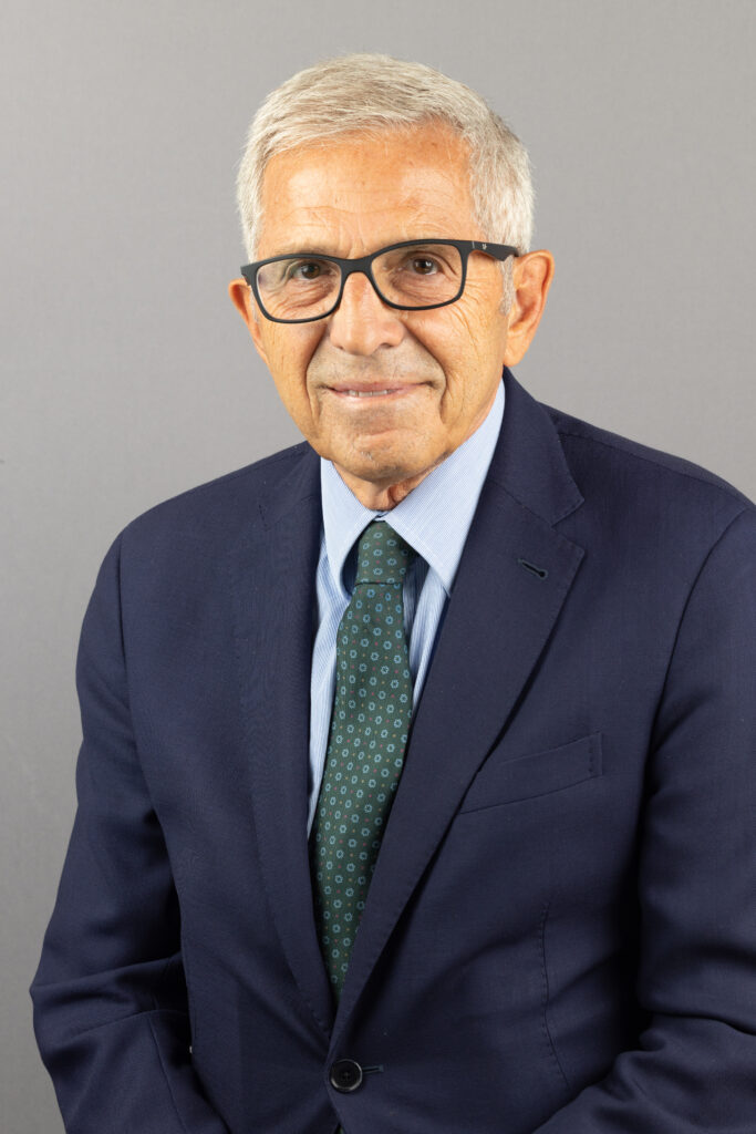 Massimo Volpe, professore Emerito di Cardiologia all’Università di Roma Sapienza, Responsabile dell'Area Prevenzione e Ipertensione dell'IRCCS San Raffaele di Roma e Presidente SIPREC