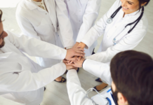 Il personale della sanità italiana: cala l’età media e aumenta la presenza femminile Il personale della sanità italiana: cala l’età media e aumenta la presenza femminile
