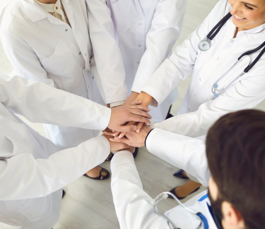 Il personale della sanità italiana: cala l’età media e aumenta la presenza femminile Il personale della sanità italiana: cala l’età media e aumenta la presenza femminile