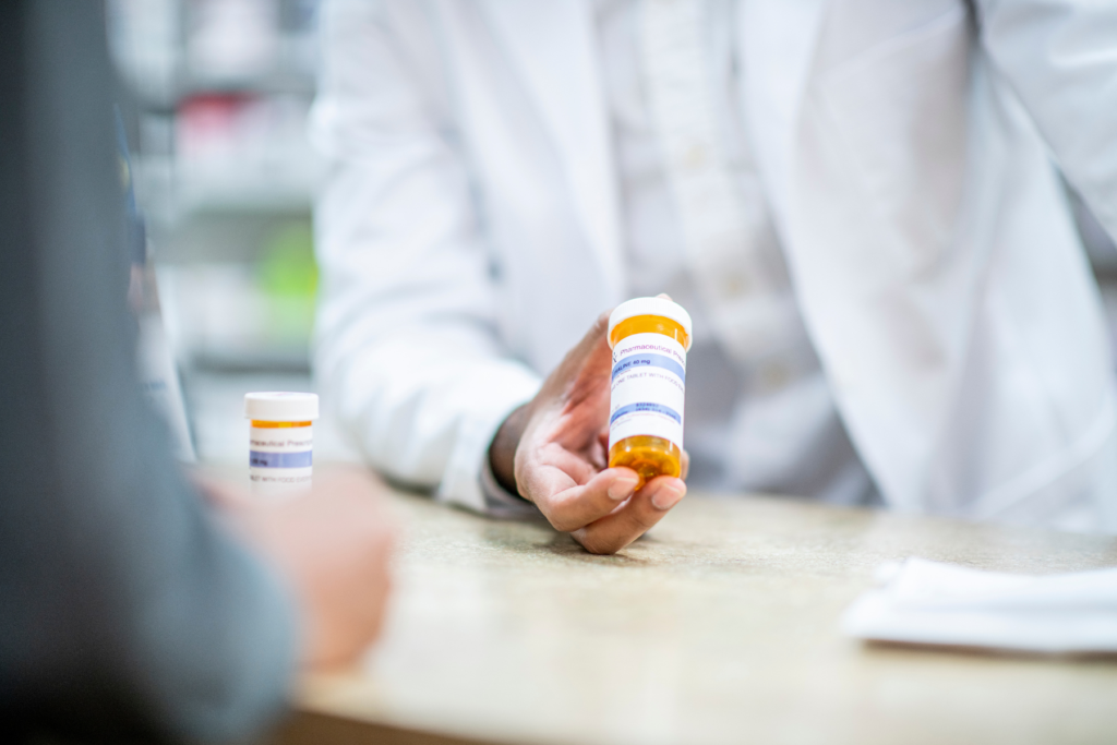 I farmaci anti-obesità controllano le sostanze intestinali che, dopo un pasto, regolano la glicemia. E poi, attraverso il nervo vago, che dall’intestino arriva fino all’ipotalamo, comunicano la sazietà, regolando l’appetito e tutti quei meccanismi di impulso e ricompensa legati al cibo.