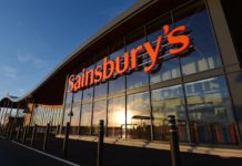 Sainsbury’s rivoluziona la spesa salutista con il piano Full on Fibre per l’ortofrutta Sainsbury's, la seconda catena di supermercato del Regno Unito, dichiara guerra alla plastica con un piano d'azione dettagliato