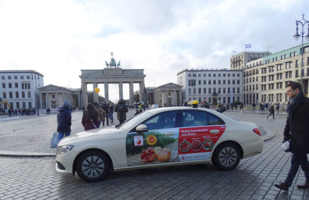 La Melagrana Mollar de Elche Dop sui taxi di Berlino