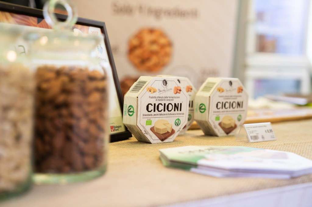 Cicioni, l'innovativo prodotto capostipite della linea dei fermentini. Il suo gusto è simile al formaggio, pur essendo vegano