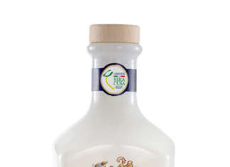 Il limocello premium Syramusa viene preparato con quasi 1 kg di limone Igp siracusano per litro