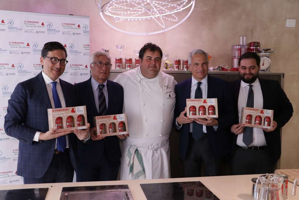 Il pomodoro è oggi considerato un superfood grazie all'alto contenuto di licopene, un carotenoide che ha proprietà antitumorali