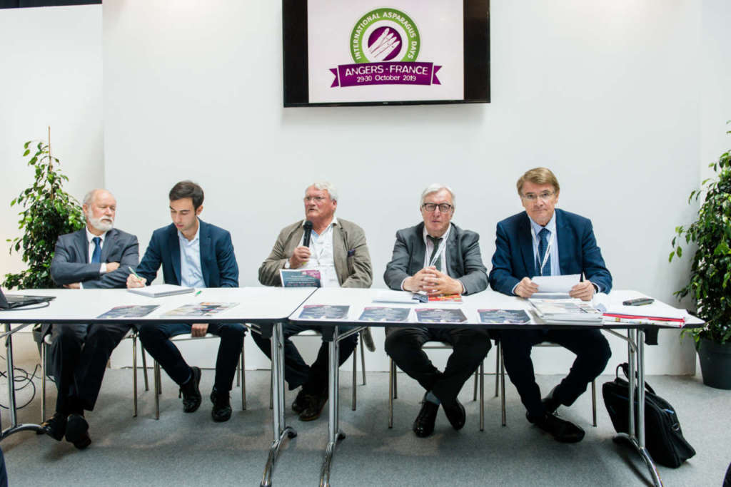 La presentazione dell'International Asparagus Days a Macfrut: con il presidente di Cesena Fiera, Renzo Piraccini, e il presidente di Sival, Bruno Dupont