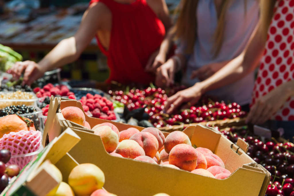 Entrano nel vivo le campagne di diversi prodotti di frutta estiva