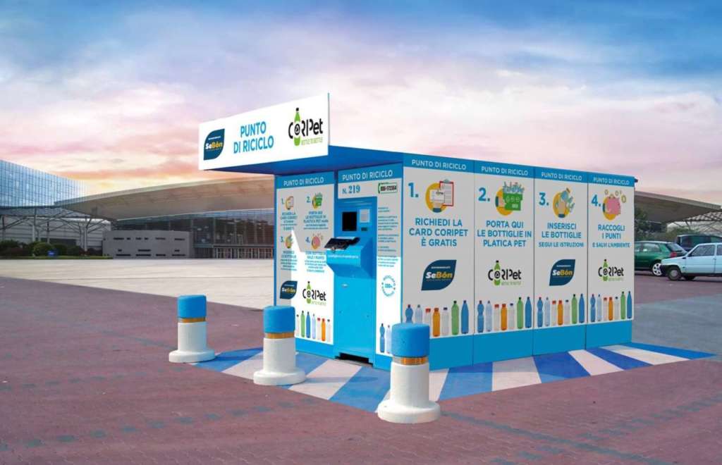 Il punto riciclo Sebòn delle bottiglie in pet presso il punto vendita di Barano d’Ischia