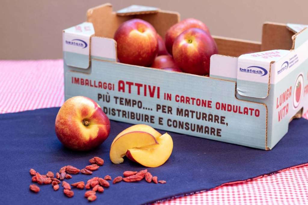 Con l'imballaggio Attivo di Bestack lo scarto, per pesche e nettarine, si riduce dal 25 al 20%