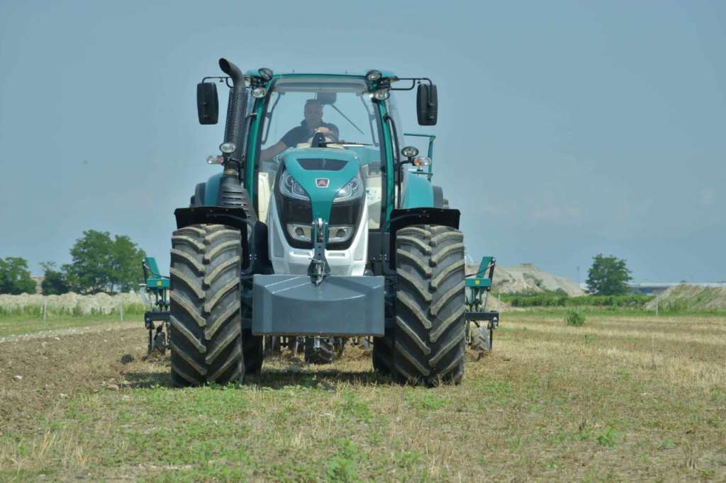 La serie 7000 di Arbos: grazie al motore Stage V FPT 6 cilindri con overpower fino a 280 CV, sfrutta una trasmissione che garantisce efficienza e flessibilità in ogni applicazione