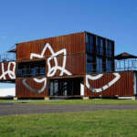 Cultiva inaugura il nuovo headquarters in Florida Il nuovo headquarters di Cultiva, in Florida: un edificio di 3 piani e 534 metri quadri realizzato con container usati e ricondizionati trasportati via nave