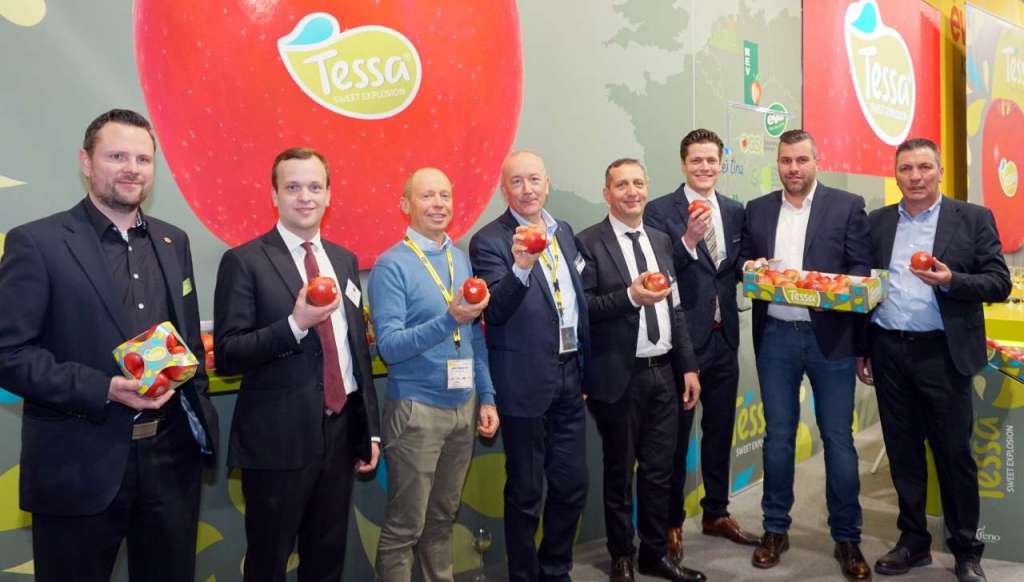 I partner di Tessa, la mela club, riuniti a Fruit Logistica, a Berlino, per il lancio