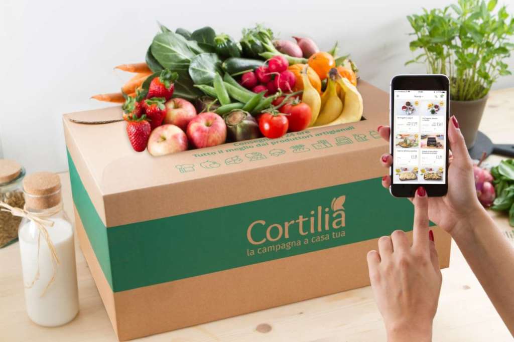 Cortilia, nata nel 2012, è il primo mercato agricolo online a mettere in contatto i consumatori con agricoltori e produttori artigianali, per fare la spesa come in campagna