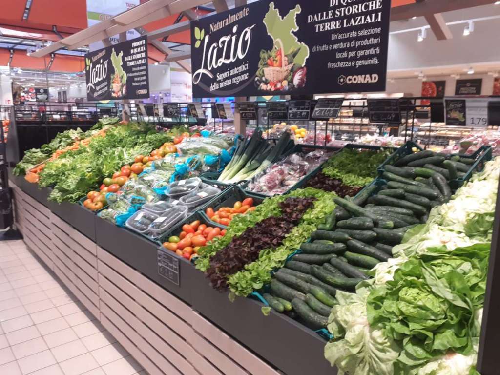 Reparto ortofrutta Spazio Conad Casal Bertone, a Roma