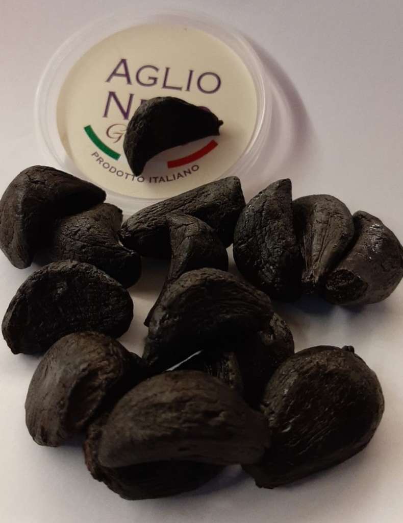 L'aglio nero ha gusto umami come l'aceto balsamico
