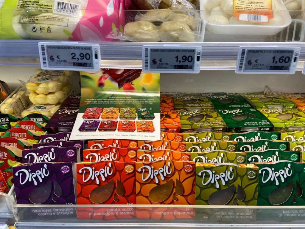 Le referenze Dippiù esposte nel fresco del reparto ortofrutta