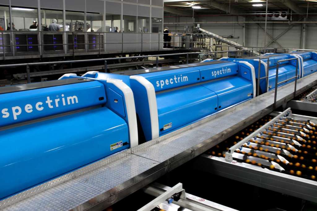 La piattaforma avanzata Spectrim di Tomra Food lavora con il software SmartGrade