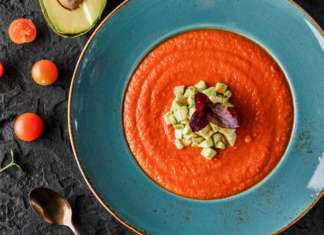 Gazpacho pomodoro e avocado: una zuppa estiva