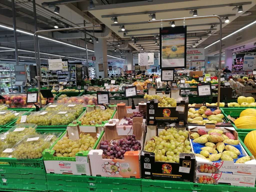 A scaffale arrivano l’uva bianca Italia e rosata senza semi