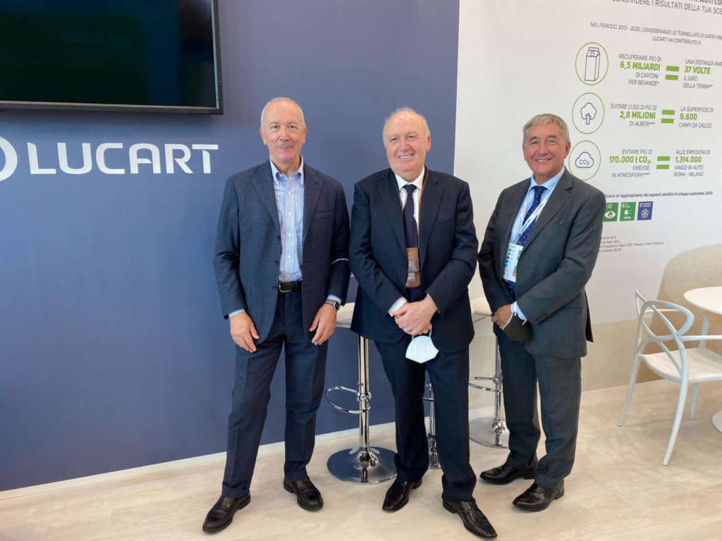 Paolo Gerevini (da sinistra), presidente di Cpr System, Lauro Guidi (presidente di Newpal) e Guido Pasquini (Lucart)