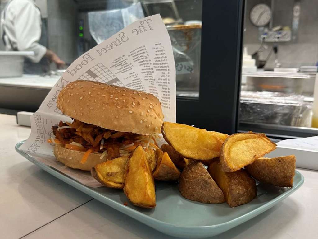 Un piatto plant-based del 21 Way of living, bistrot di Milano