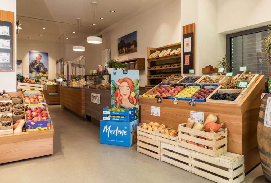 Vog, esposizione di mele Marlene in un punto di vendita