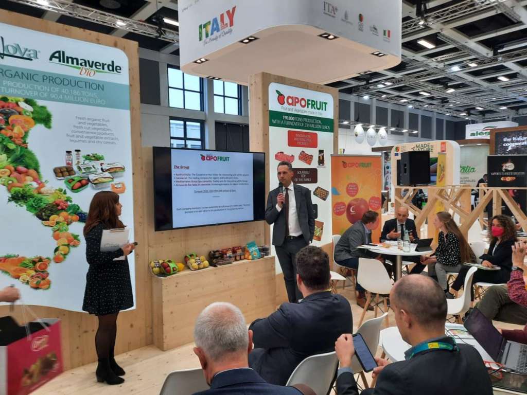 Presentazione del progetto albicocca rossa di Apofruit a Fruit Logistica, a Berlino